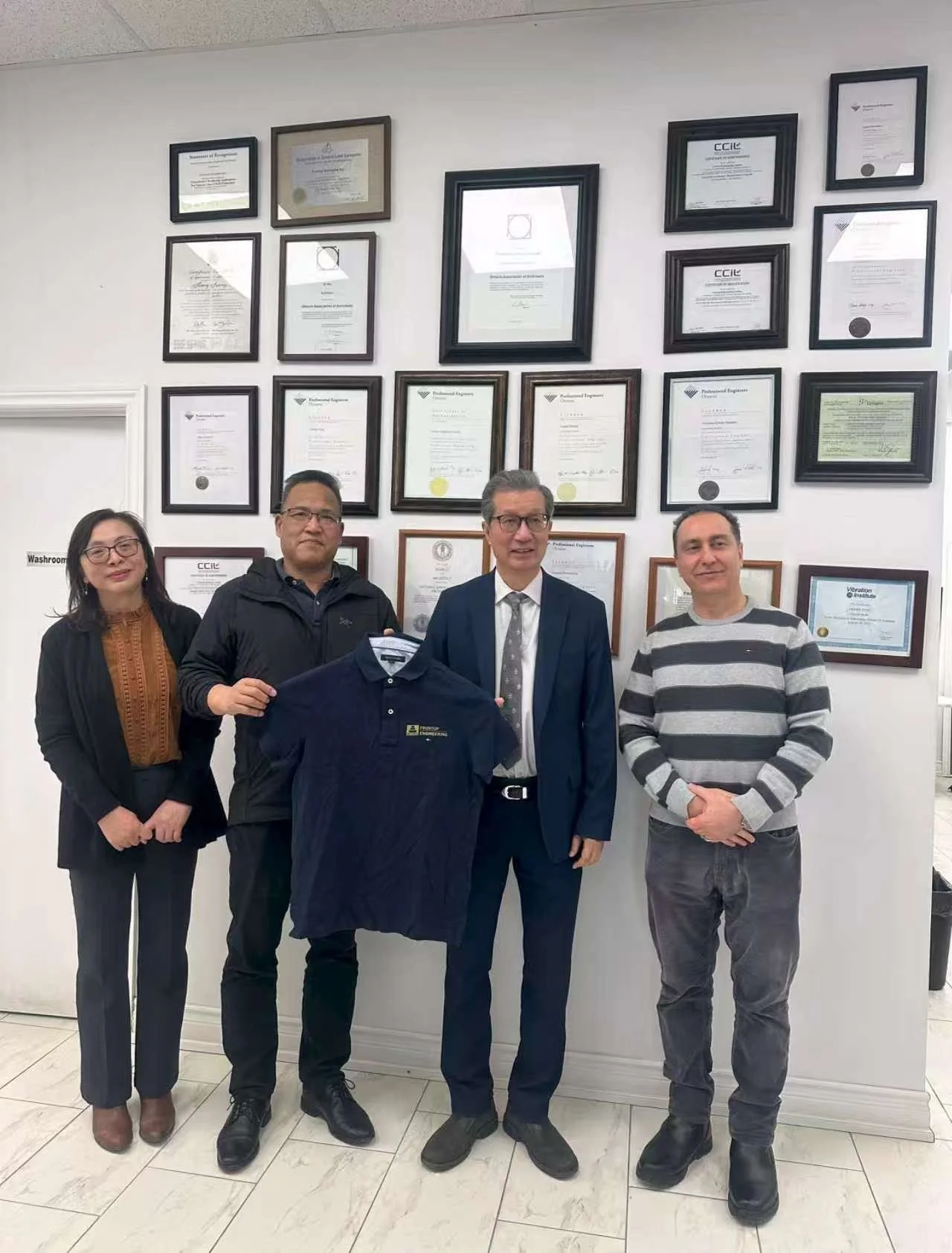 万锦市副市长Michael Chan（陈国治）与市议员Amanda Yeung（杨绮清）到访Frontop建筑事务所及Frontop工程咨询公司进行参观交流。