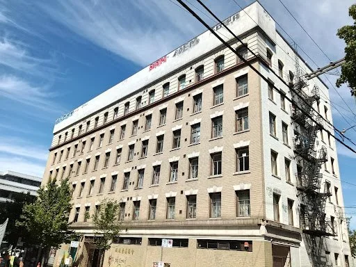 加华历史研究学者走访加拿大铁城崇义总会