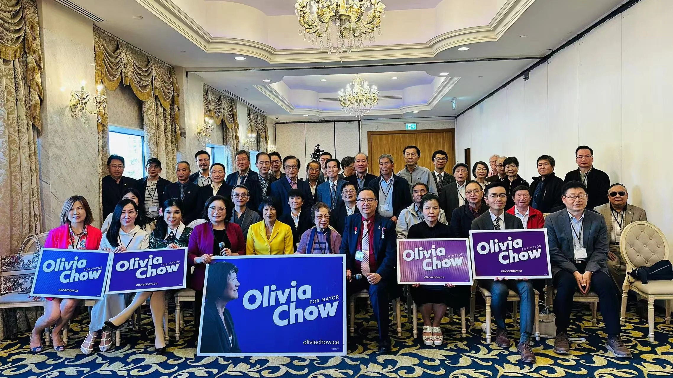逾 40 位华人社区领袖聚首支持 Olivia Chow 邹至蕙连任多伦多市长邹至蕙亲临与社区领袖交流 强调「团结就是力量」