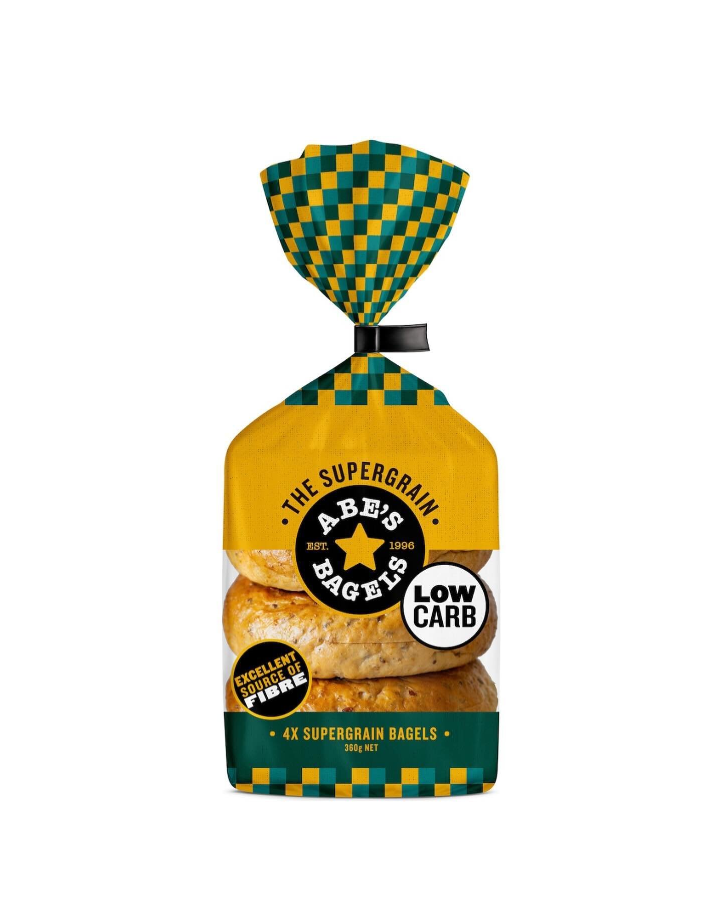 This is a great easy breakfast or lunch option which is lower in carb than traditional bagels yet still dense, delicious and high fibre! Available at both Coles and Woolworths 
#abesbagels #putitonabagel #breakfastidea #onthego #veganfriendly #lowcar