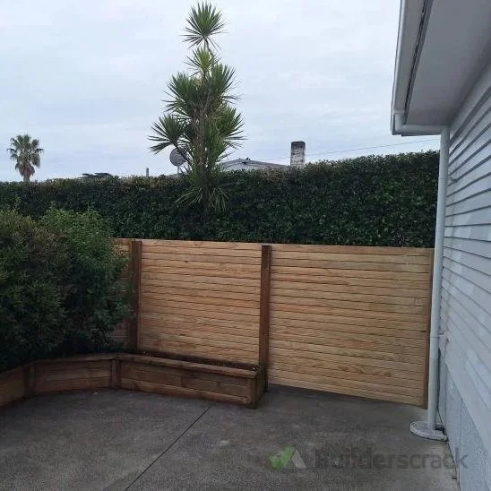 horizontal slat fence