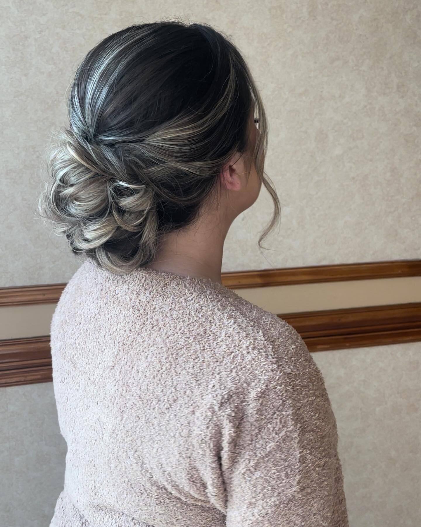 🤍 

&bull;

&bull;

#bridal #bridalhair #lowbun #updo #weddinghair #weddinghairstyle #bridalinspiration #longislandhair #longislandbridal #longislandbridalhair