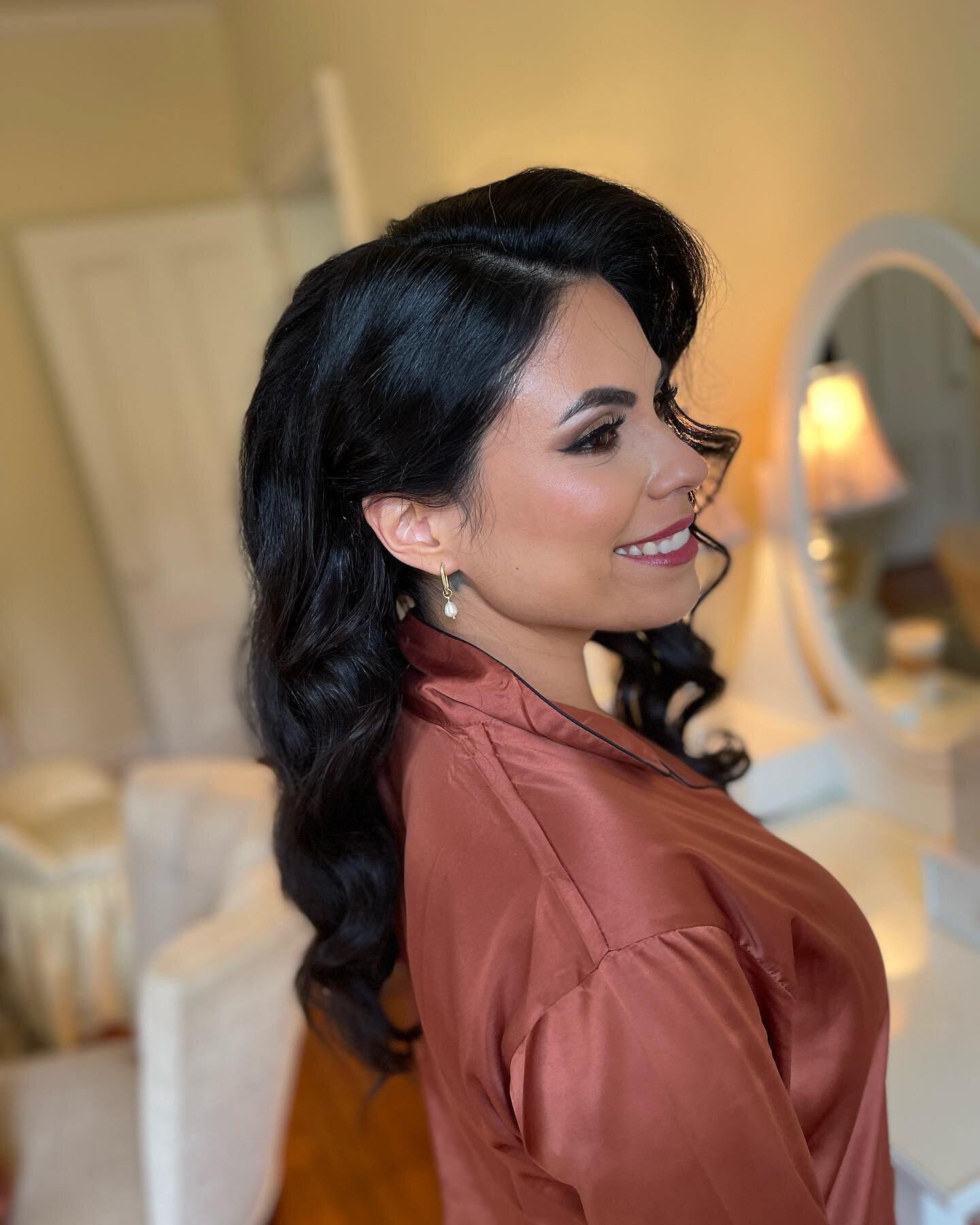 That side view😍 

Make up: @_beautdee 
Hair: @hairbynikkiabbruzzese 

#bridal #bridalhair #bridesmaids #longislandbridalhair #longislandhairstylist #wedding #weddinghair #glam #glamwaves #longislandmua #longislandmakeupartist