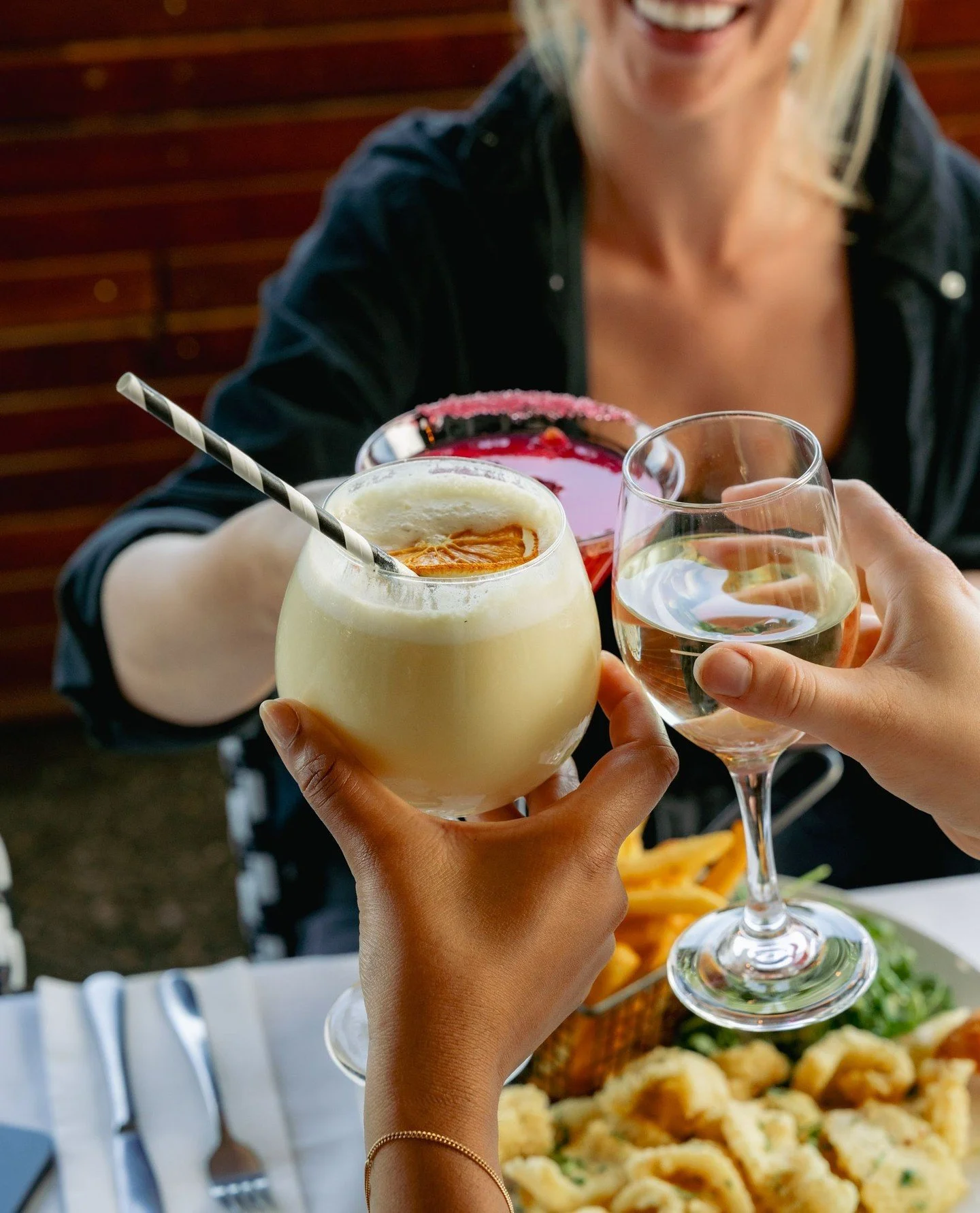 Break your midweek routine with a proper lunch, a drink in hand and your people around the table. Walk-ins always welcome.