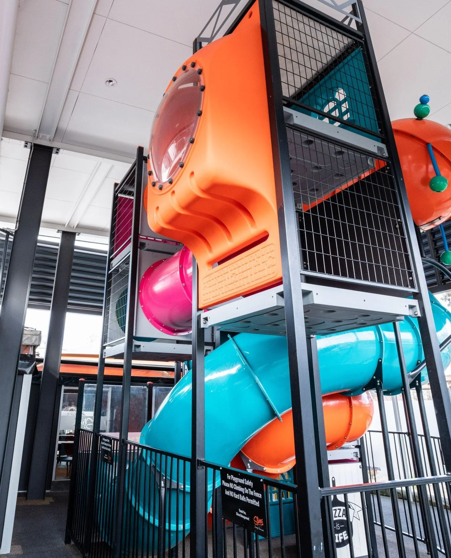 Our Keilor venue makes it easy for everyone. A space to sit and enjoy, a playground for the kids and a drive-thru for those on-the-go days.