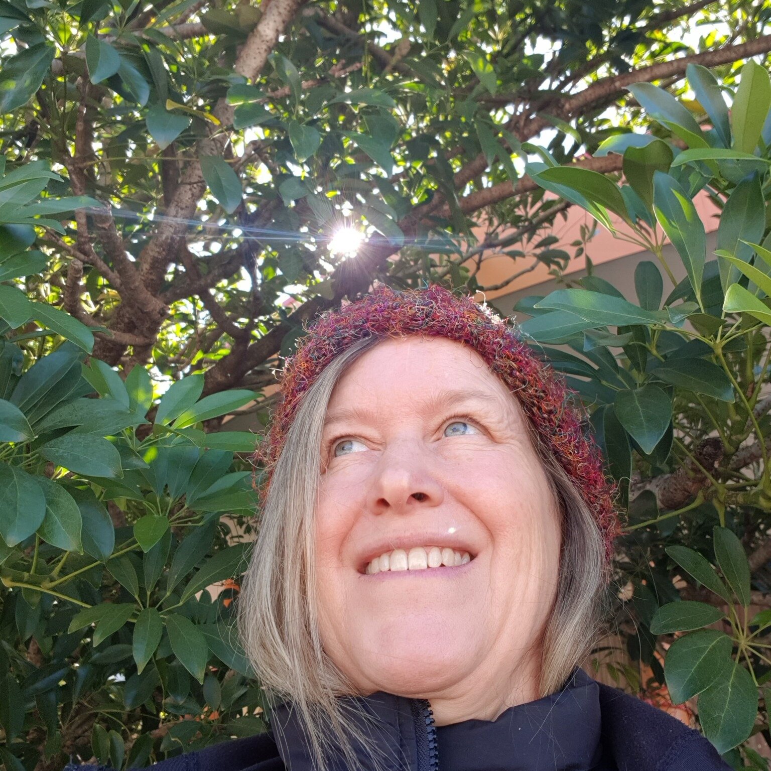It was a bit 'fresh' in Brisbane this morning for my early morning private class. Yes, I wore the beanie through our practice (but not the puffer jacket 😄)!
Definitely that time of year where it's best to wear layers to class, so you can peel them o