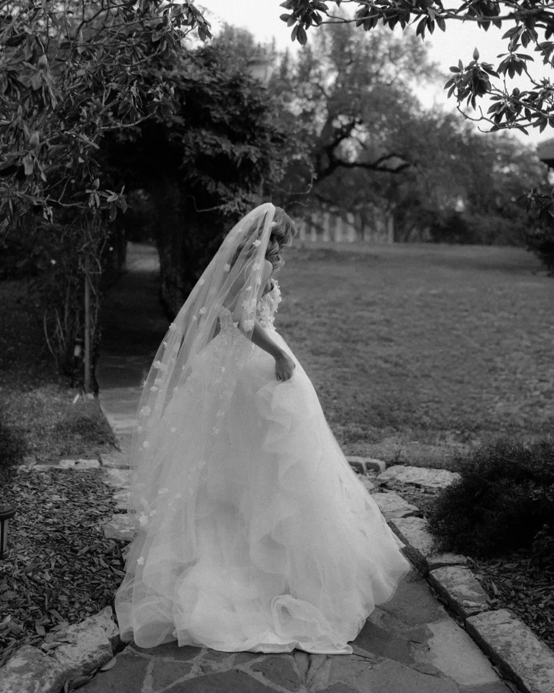 A little inspiration for the brides who want their wedding to feel like this-
unrushed, intentional, and artfully captured. ✨

Captured by: @trouvailleco.us
Makeup: @miriambridalmakeupco
Venue: @themamaison
Dress &amp; Jewelry: @judithkbridal
Model: 