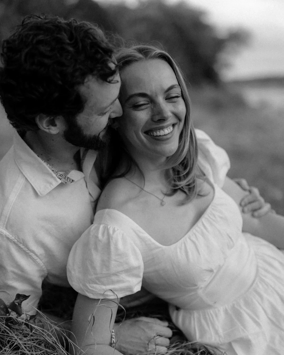 This is how it blooms... 🪻✨

Kaitlyn &amp; Brandon&rsquo;s engagement shoot had all the mood&mdash; soft light and an easy walk along Lake Travis with live oak trees, sunsets over the lake and a small patch of bluebonnets, what a dreamy session. 

.