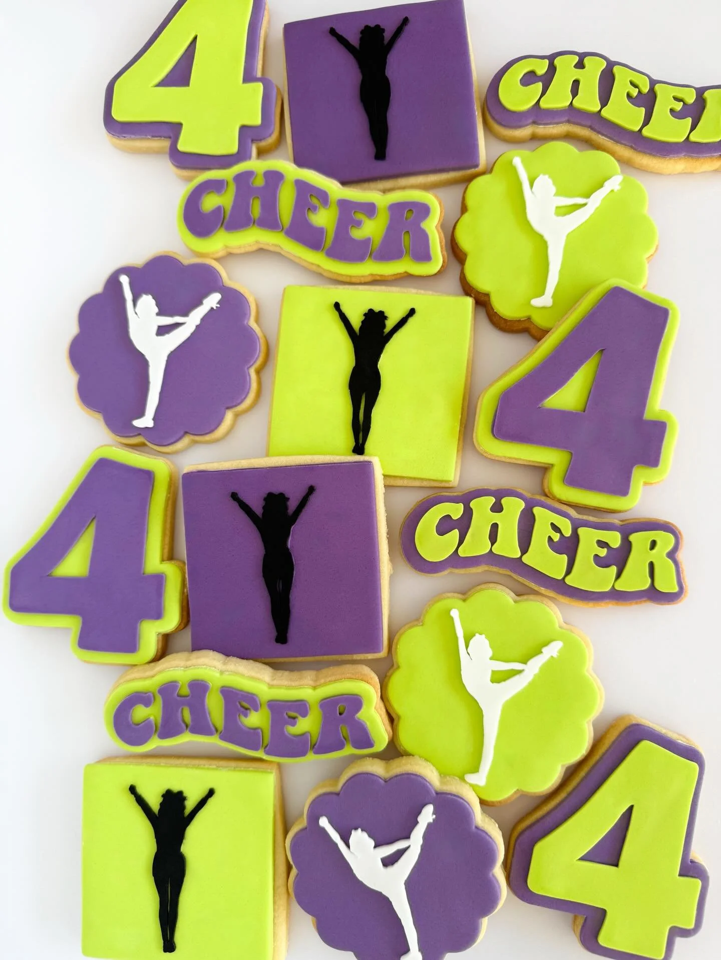 Catching up on admin today and found a few pics of cookie sets that never made it out of the camera roll, including this one 🫣📣