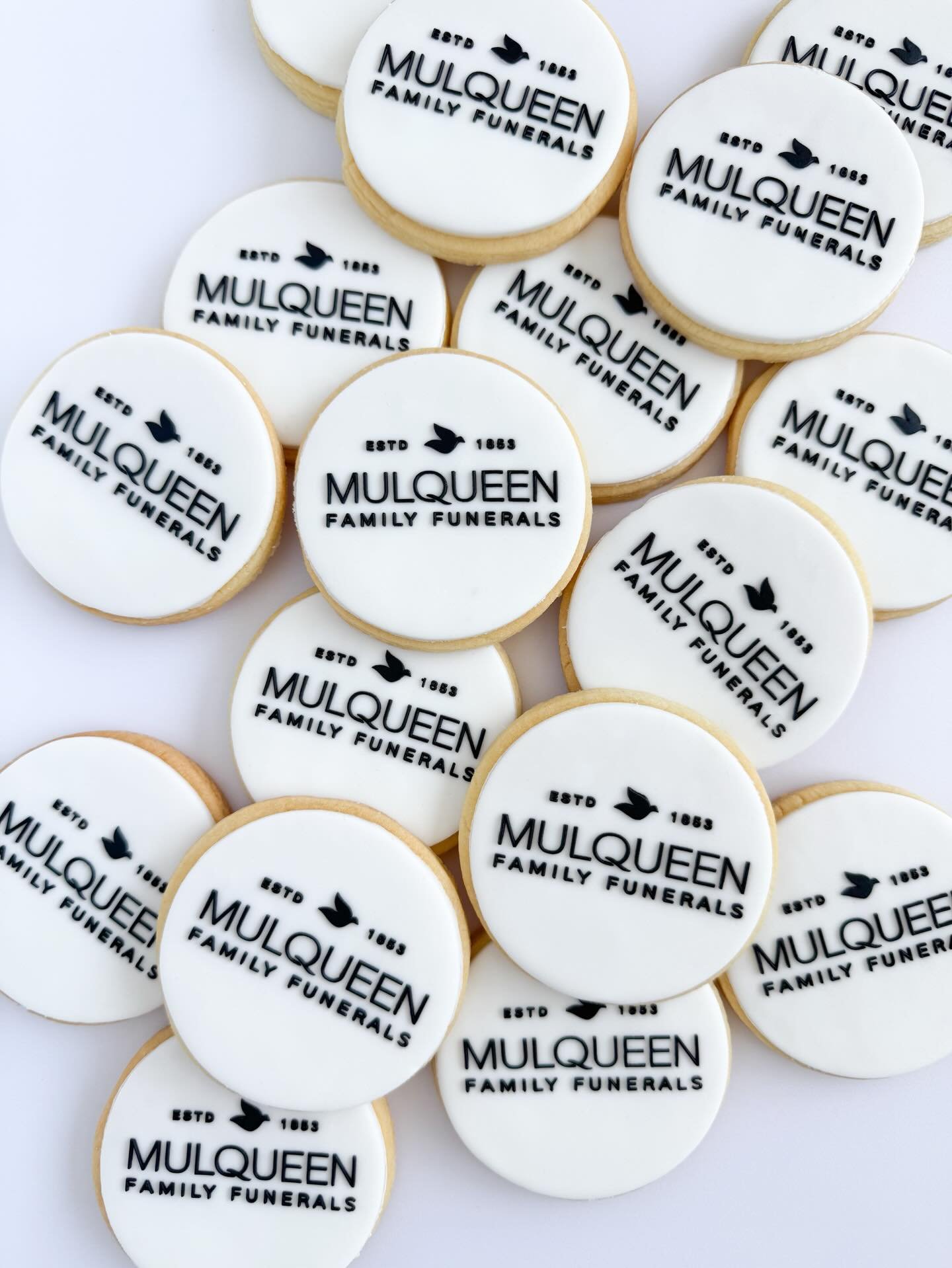 It&rsquo;s been a little while since a corporate set has made it to the feed 👀 So here&rsquo;s a recent set I completed for @mulqueen_family_funerals 🤍

I&rsquo;m always taking orders for corporate cookies - so if your business is wanting some deli