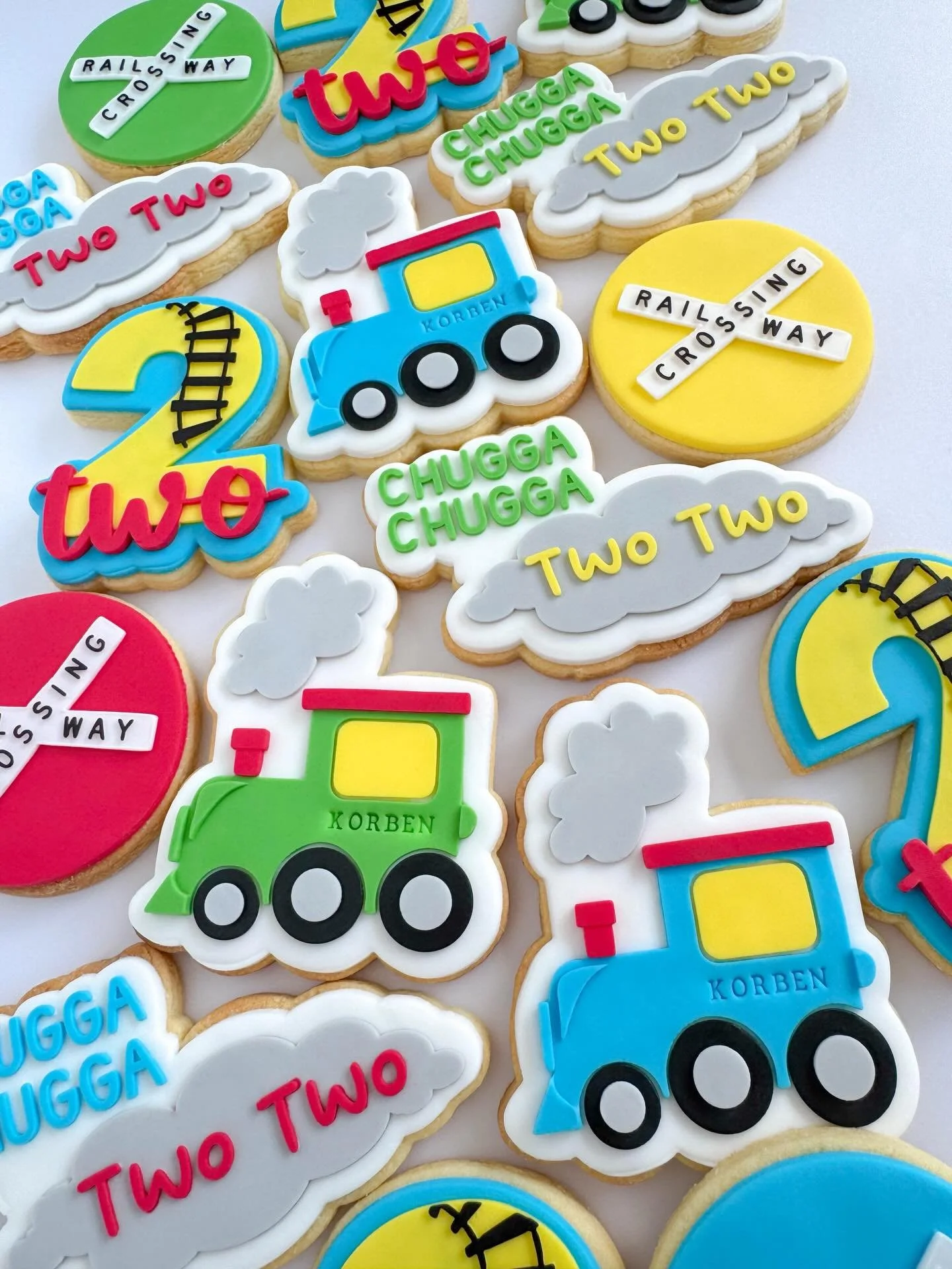 Korben is 2 🚂 Loving all the bright colours in this set, they were super fun to create!

Cookie package: DELUXE