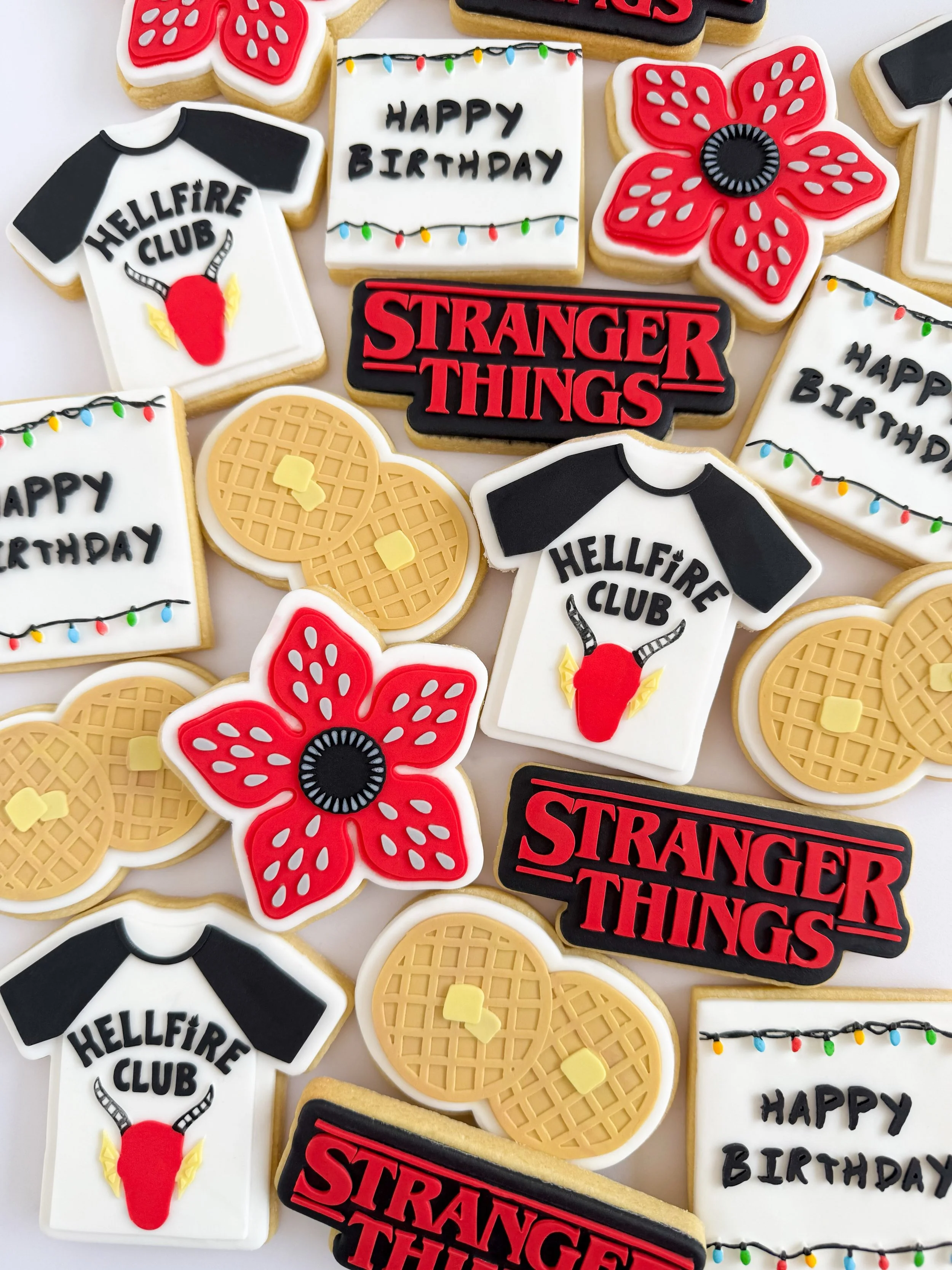 First time doing a Stranger Things set! 🧇

Cookie package: DELUXE

Using a mix of my own stamps and a few from @stampedby.el too 😍