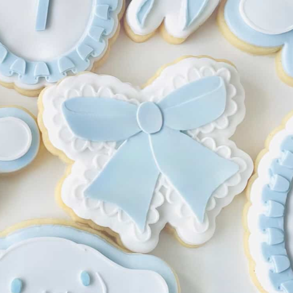 Frilly Bow Cookie Stamp & Cutter
