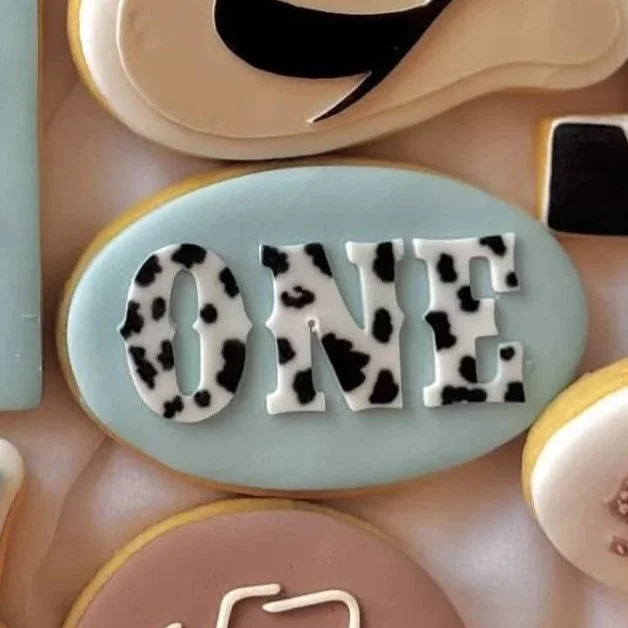 ONE Rodeo Oval Cookie Stamp & Cutter