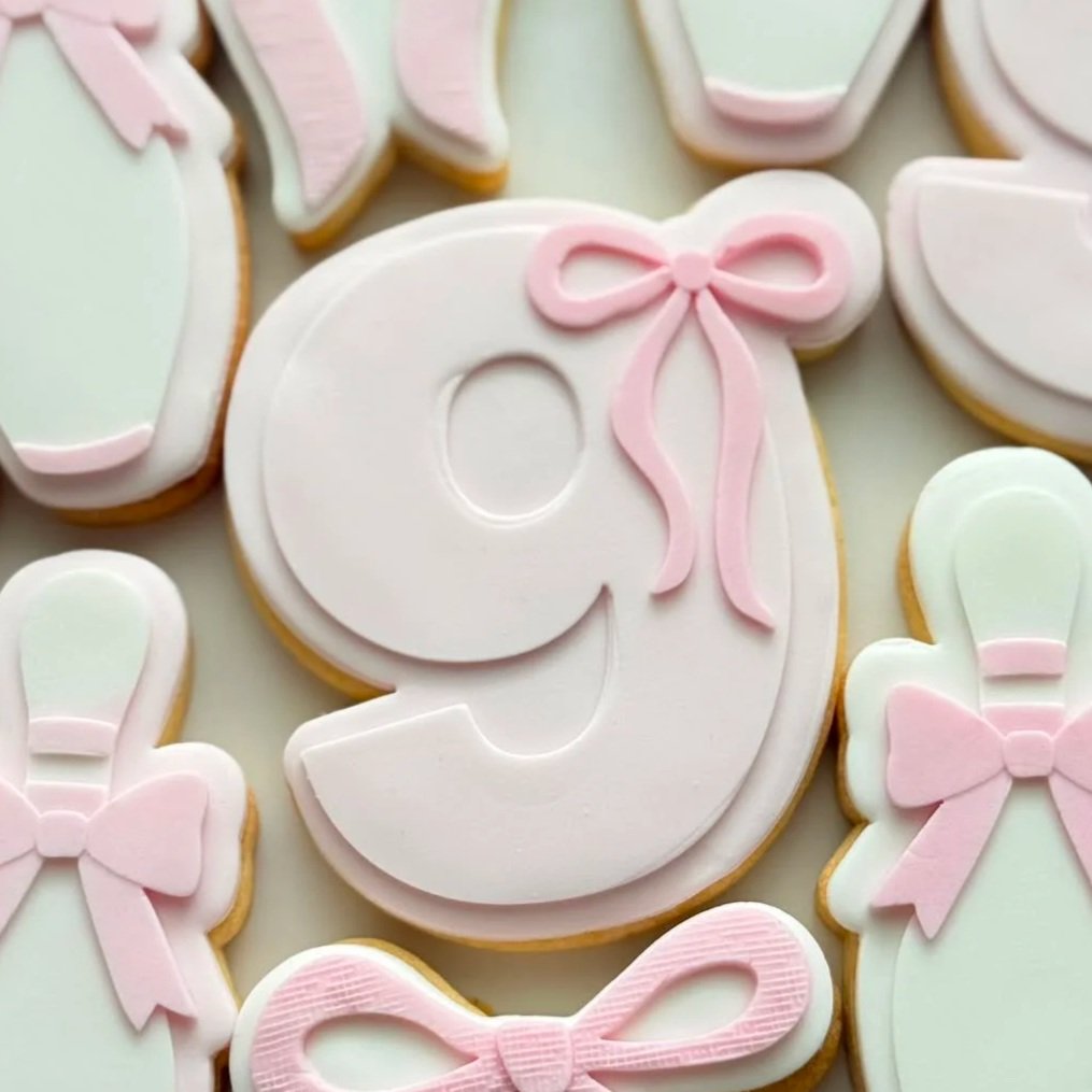 Number 9 with Bow Cookie Stamp & Cutter