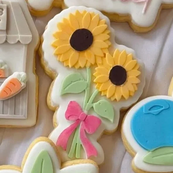Sunflower Bunch with Bow Cookie Stamp & Cutter