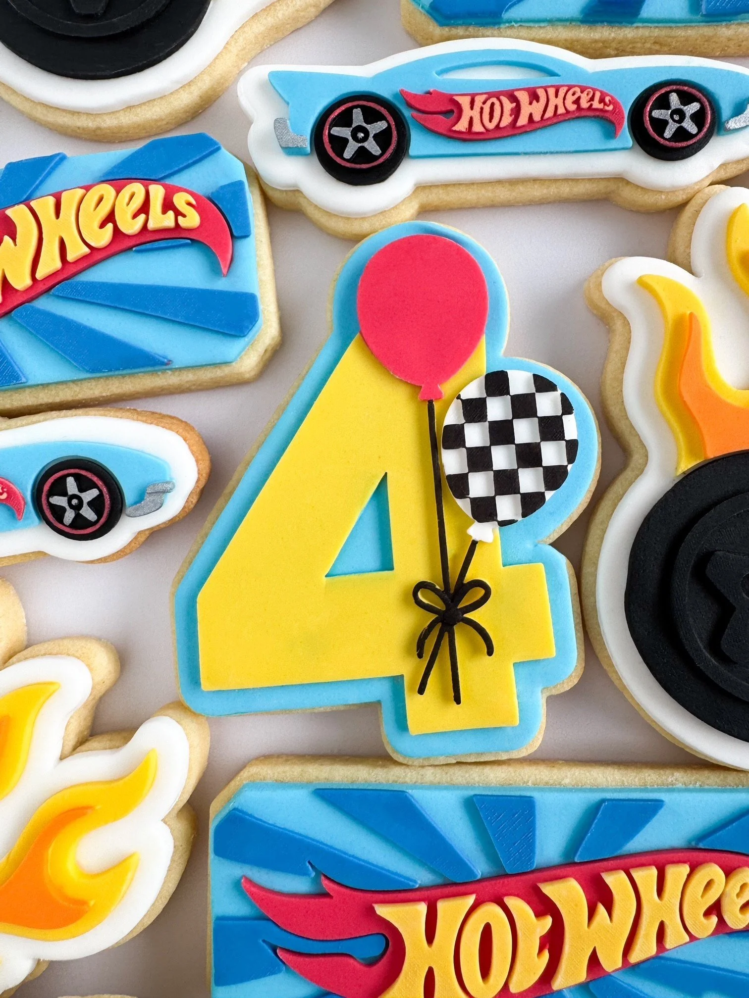 Number 4 with Checkered Balloon Cookie Stamp & Cutter