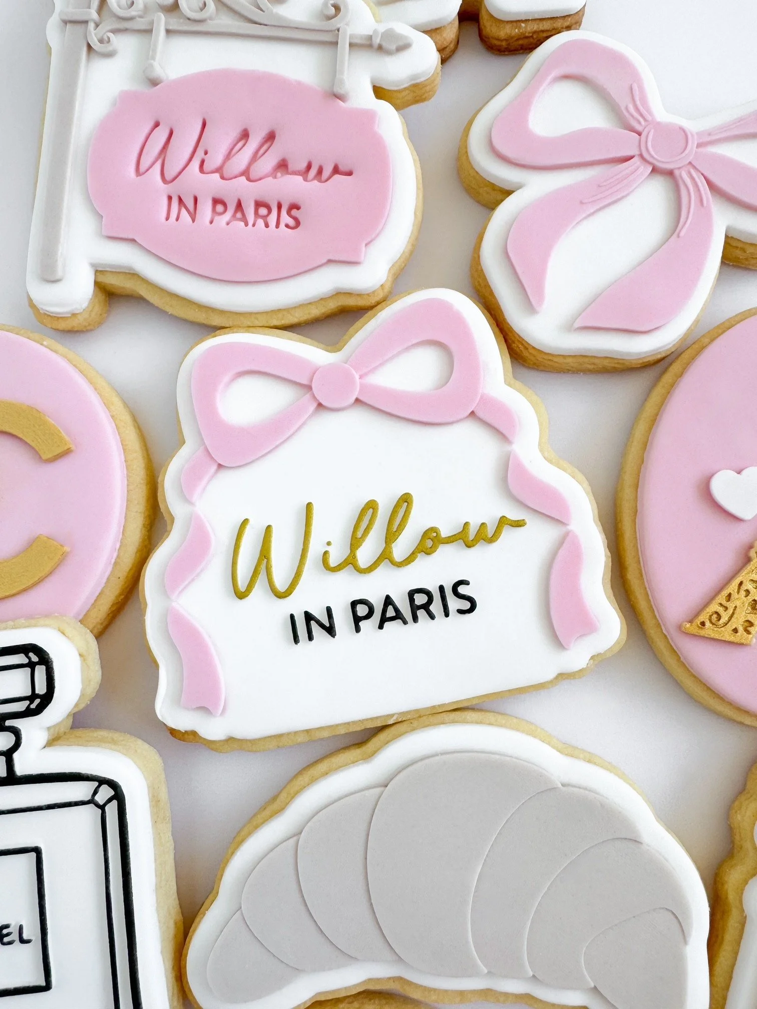 Wavy Bow Plaque Cookie Stamp & Cutter