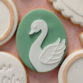 Swan Oval Cookie Stamp & Cutter