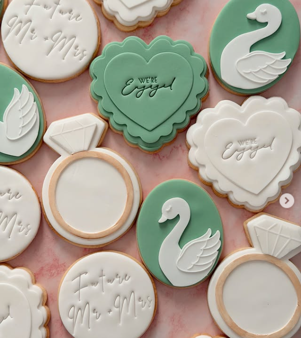 Swan Oval Set.png