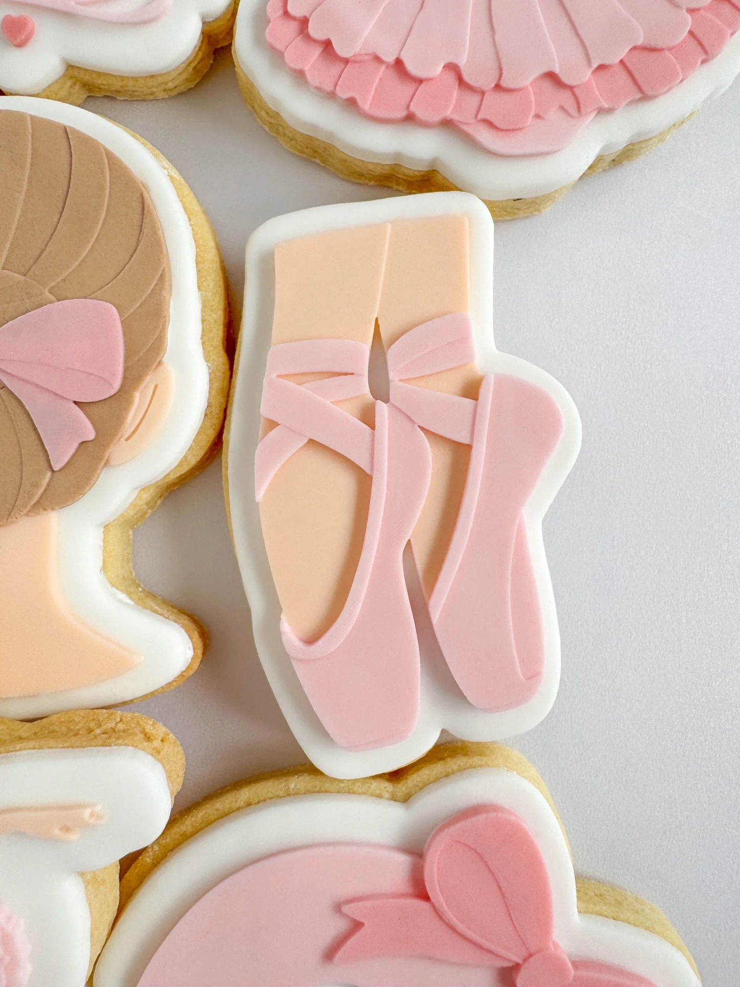 Pointed Ballet Feet Cookie Stamp & Cutter