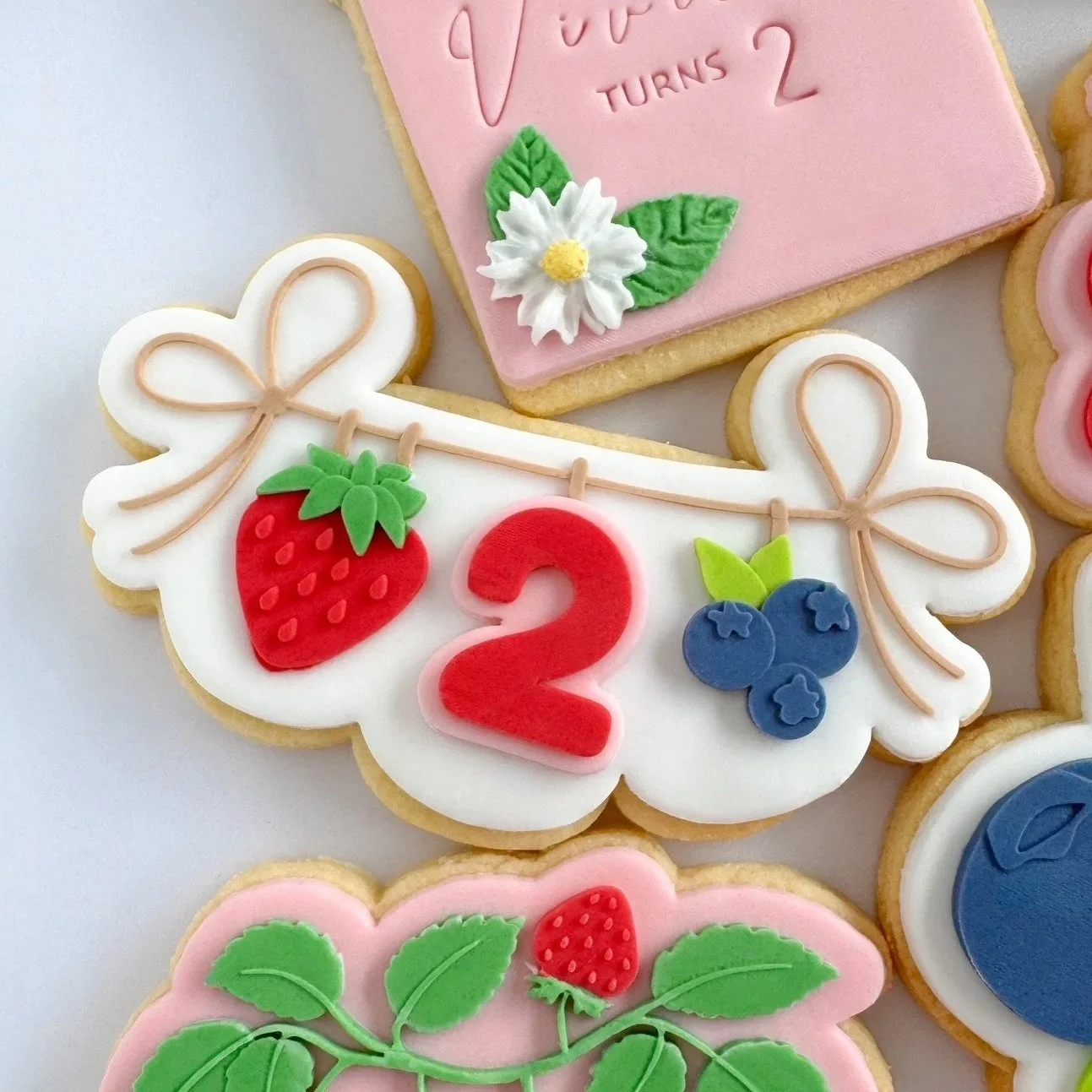 Berry Clothesline Cookie Stamp & Cutter