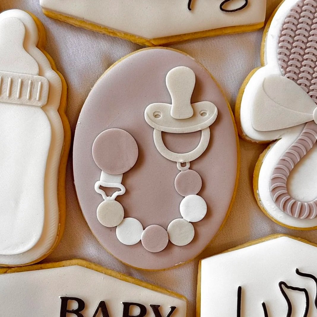 Baby Dummy Oval Cookie Stamp & Cutter