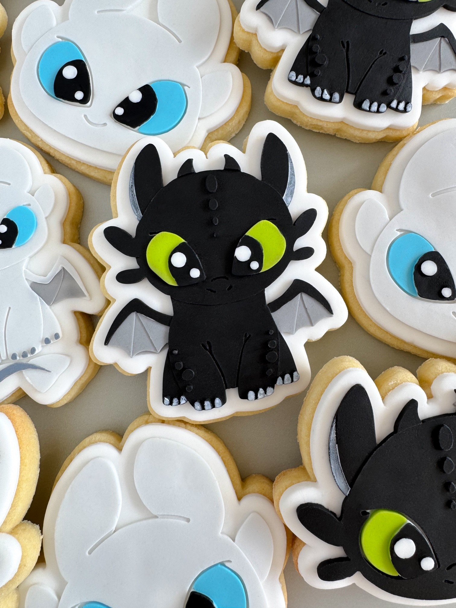 How to Train Your Dragon Toothless Full Body.jpg