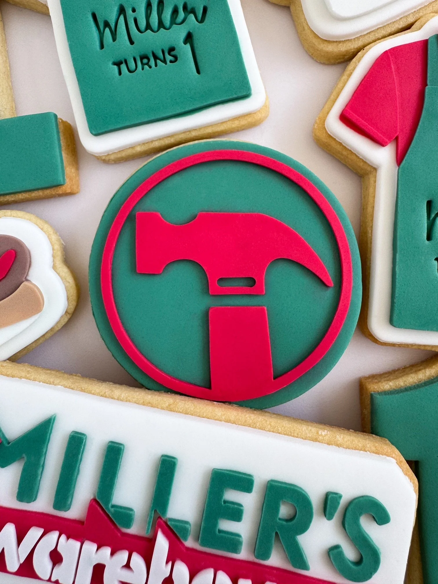 Bunnings Hammer Logo.jpg