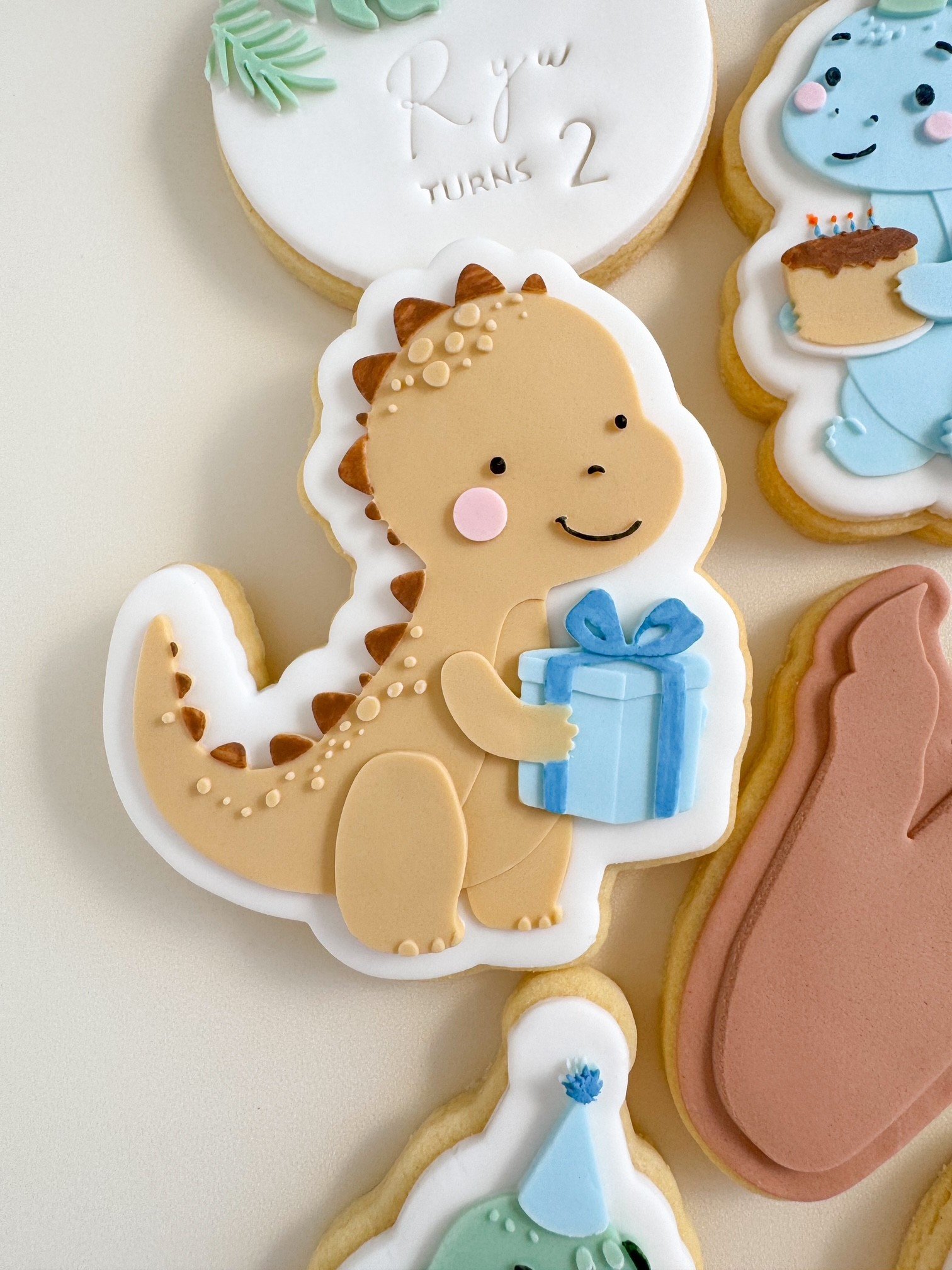 Party Dinosaur with Present.jpg