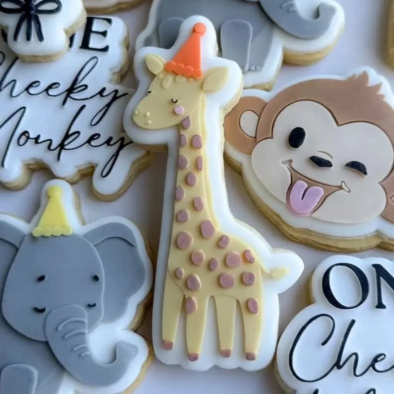 Giraffe with Party Hat Cookie Stamp & Cutter