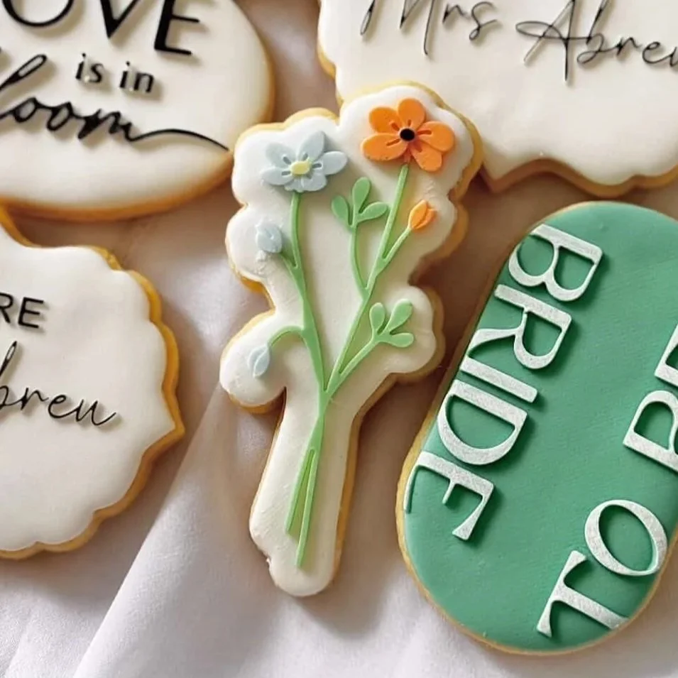 Dainty Flower Bunch Cookie Stamp & Cutter