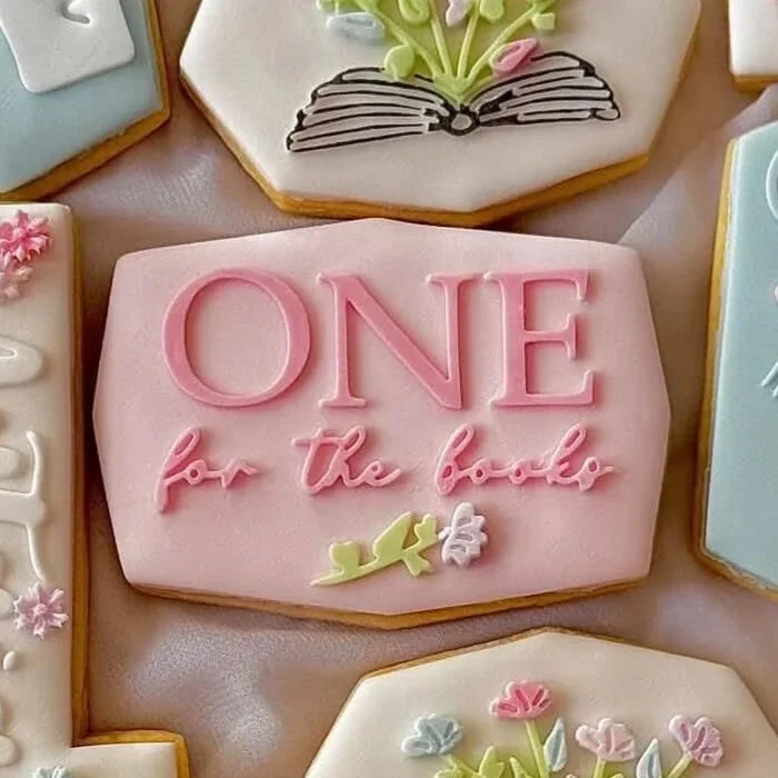 One for the Books Floral Plate Cookie Stamp & Cutter