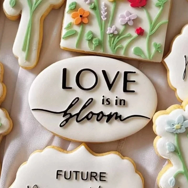 Love is in Bloom Oval Cookie Stamp & Cutter