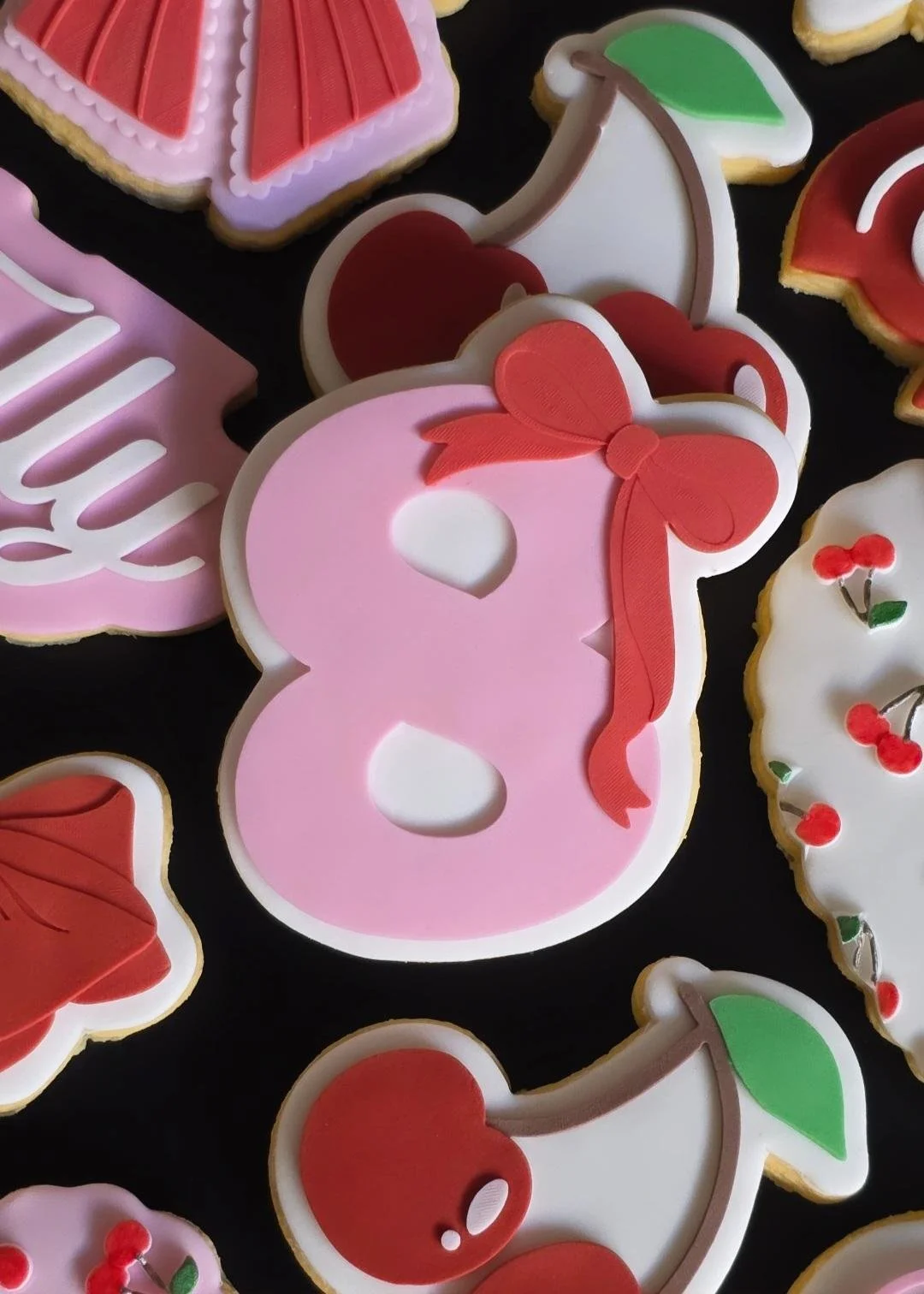 Number 8 with Bow Cookie Stamp & Cutter