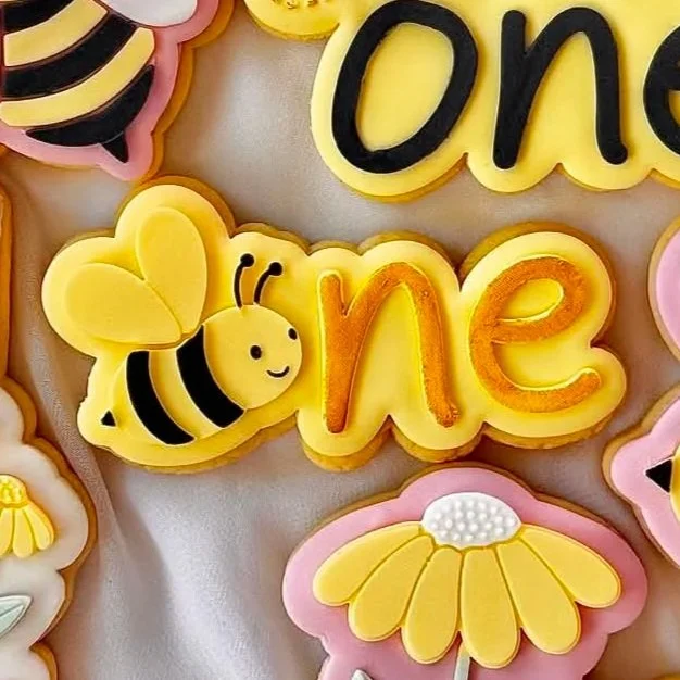 Bee ONE Cookie Stamp & Cutter