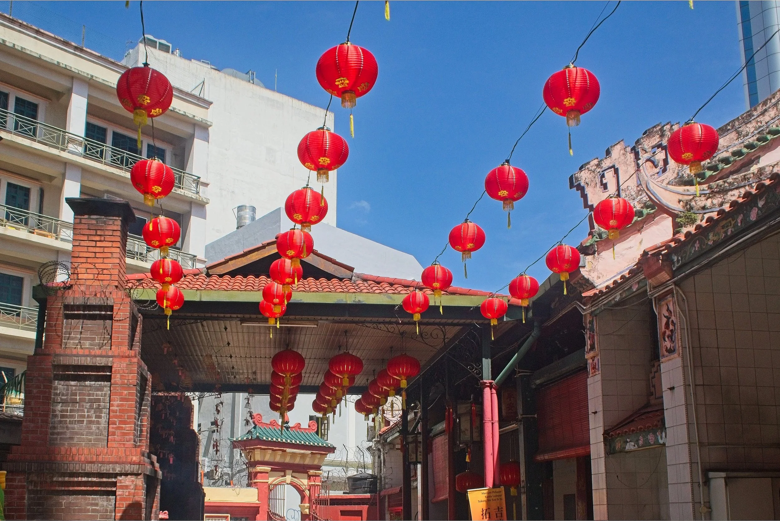Sin Sze Si Ya Temple near the Central Market