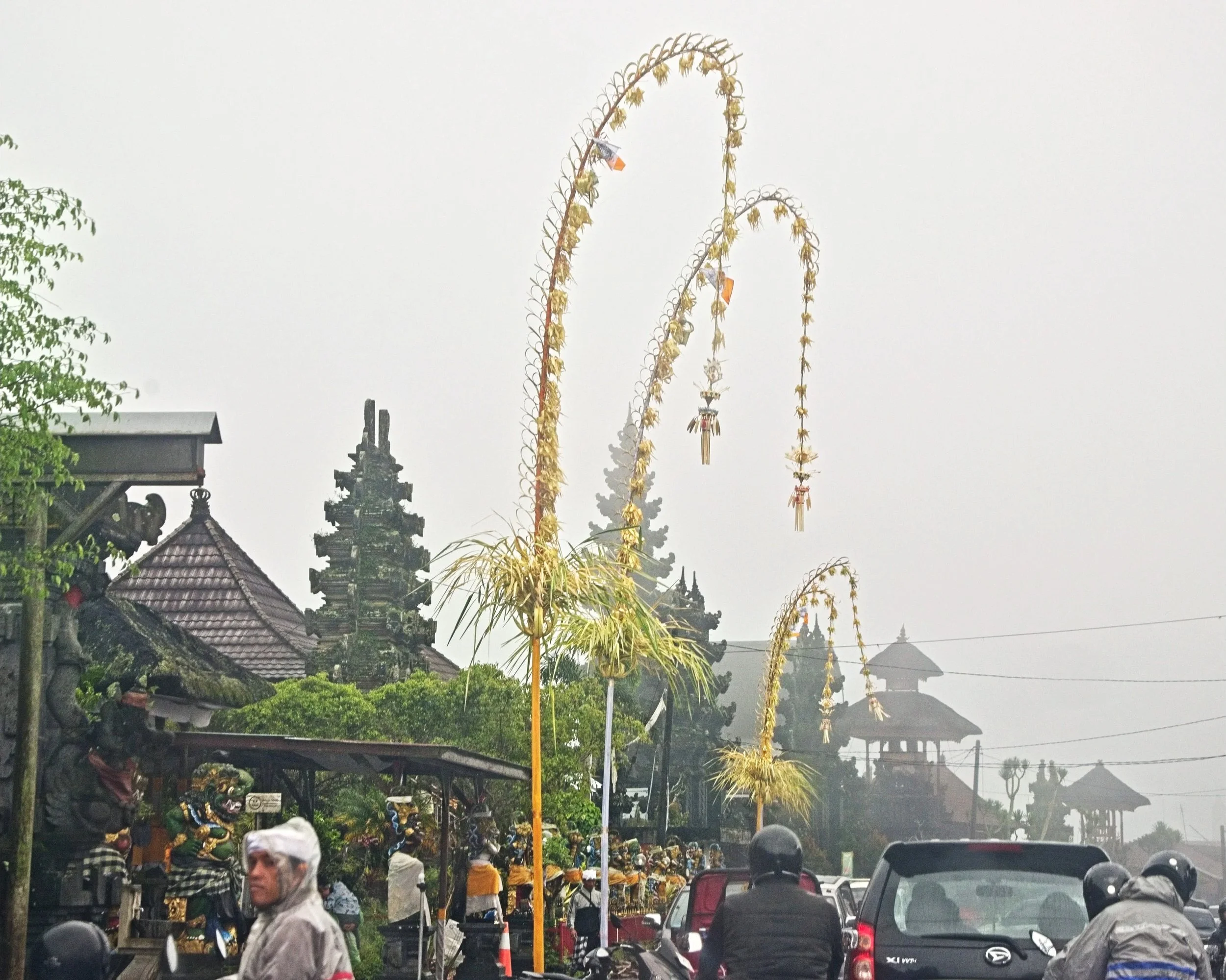 The area around Mount Batur crater was very busy and very wet