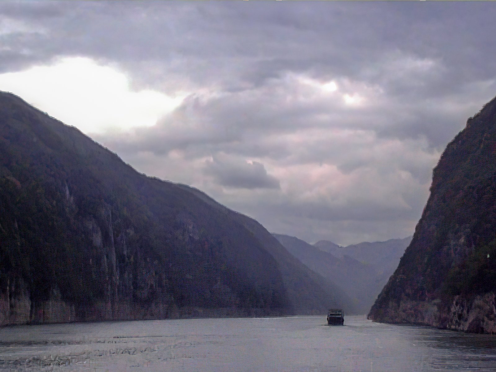 YangtzeSTILL-00080-gigapixel-width-3000px.jpg