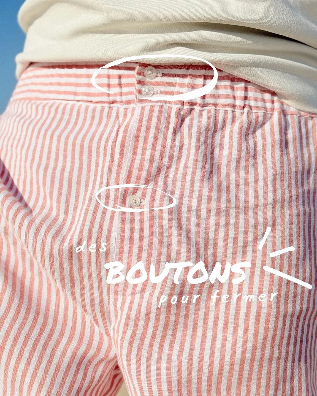 Zoom sur le nouveau patron Edel, le cale&ccedil;on (ou pantalon !) pens&eacute; pour &ecirc;tre partout avec toi 🤗

1- Des boutons sur le devant comme un cale&ccedil;on classique, tu as le choix d&rsquo;en mettre autant que tu veux ! 🪡

2- Tu peux 