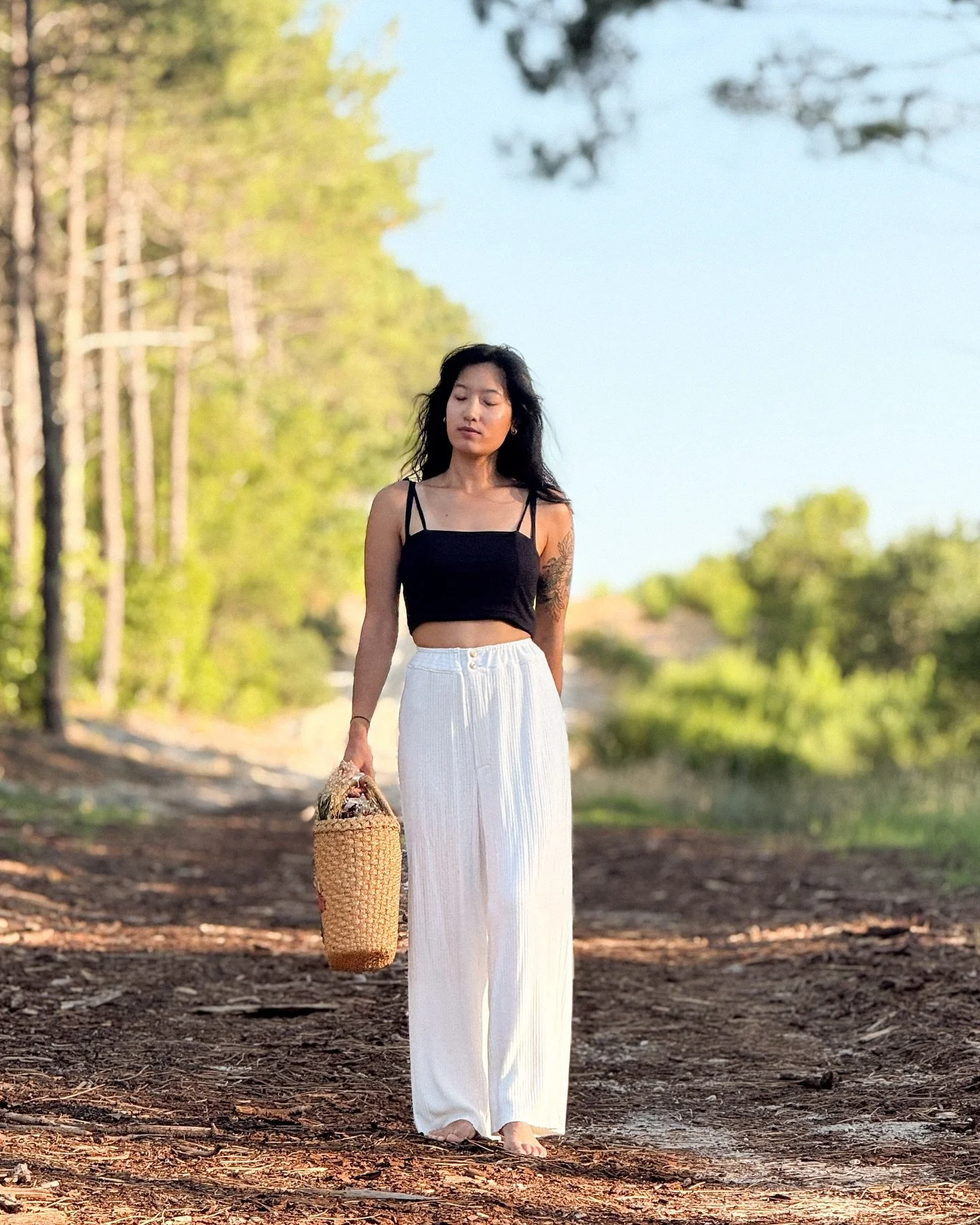 Edel se transforme en pantalon ! ☁️

Le patron a &eacute;t&eacute; dessin&eacute; pour pouvoir vous offrir deux options de longueur : un cale&ccedil;on classique ou un pantalon, id&eacute;al pour les soir&eacute;es fra&icirc;ches👖

Vous retrouverez 