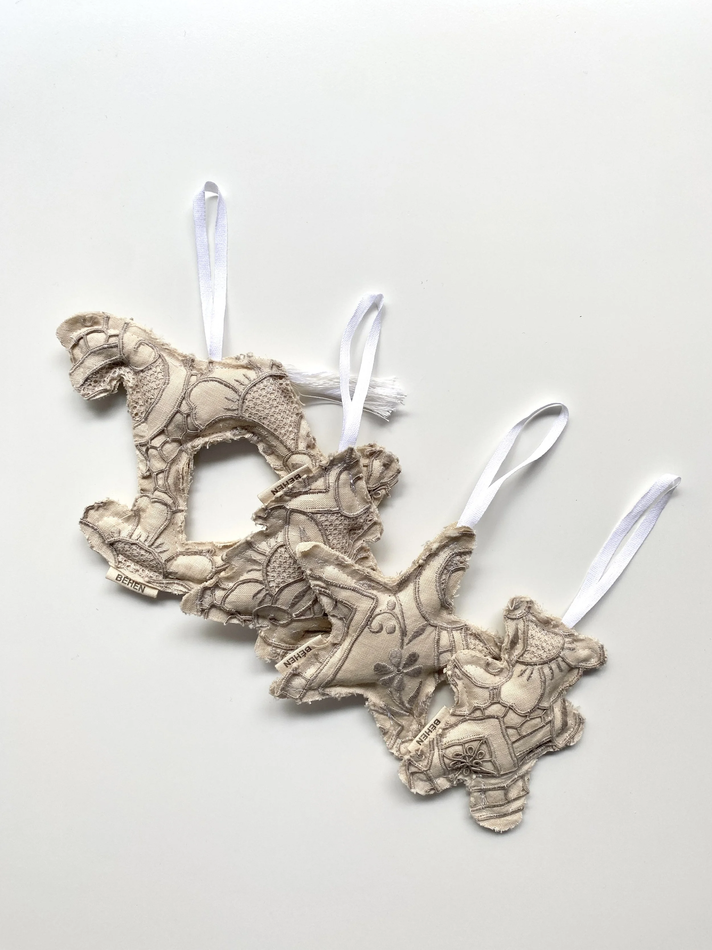 Hand-Embroidered Madeira SET – 4 Ornaments