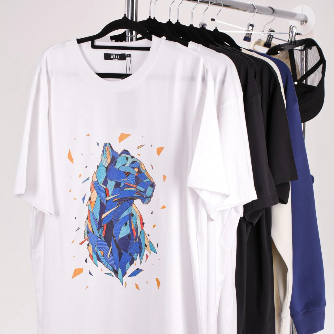 Flat Lay Clothing Photography: Shaping Garments, Controlling Fabric and Capturing Detail