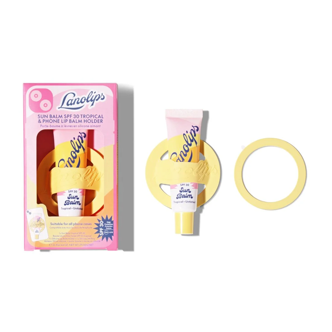 Packshot of the products laying flat