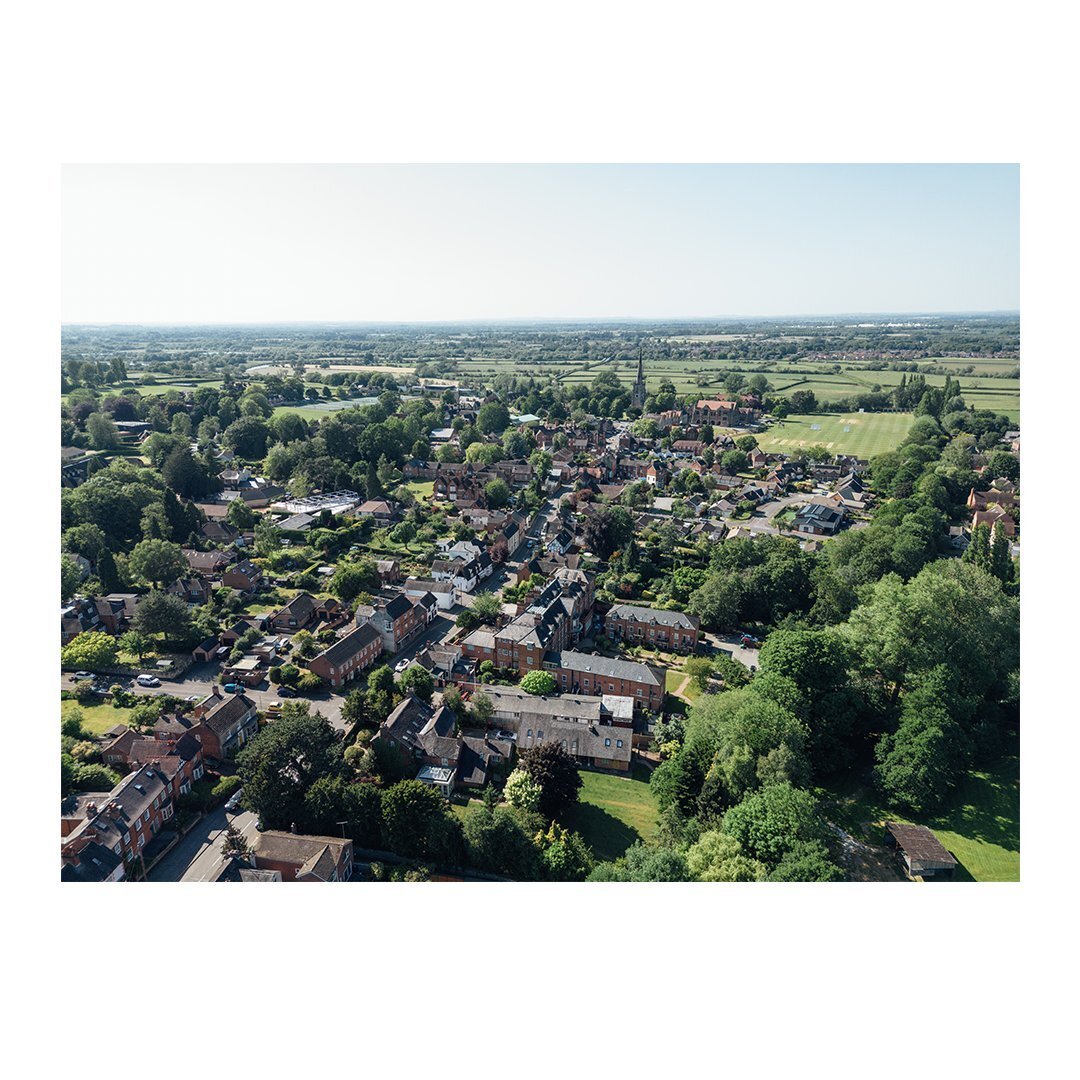 Capturing the charm of a Georgian cottage in the heart of Repton, Derby, from both sky and ground perspectives.
-
@bethshawproperty / @theclarkeshouse
-
June 2023
-
-
-
-
#property #development #housing #design #propertysector #housingdevelopment #co