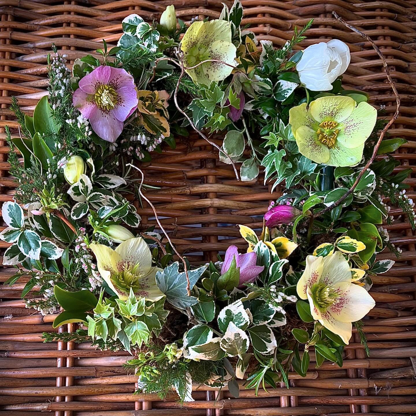 Have you heard of Farewell Flowers?

Today, Monday 6th May, Farewell Flowers launches its Members Directory - a list of florists around the country who practice sustainable funeral floristry. This means they create all their funeral arrangements natu