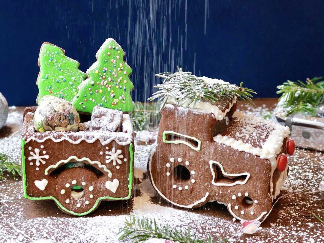 55 Best Gingerbread Houses - Pictures of Gingerbread House Design Ideas