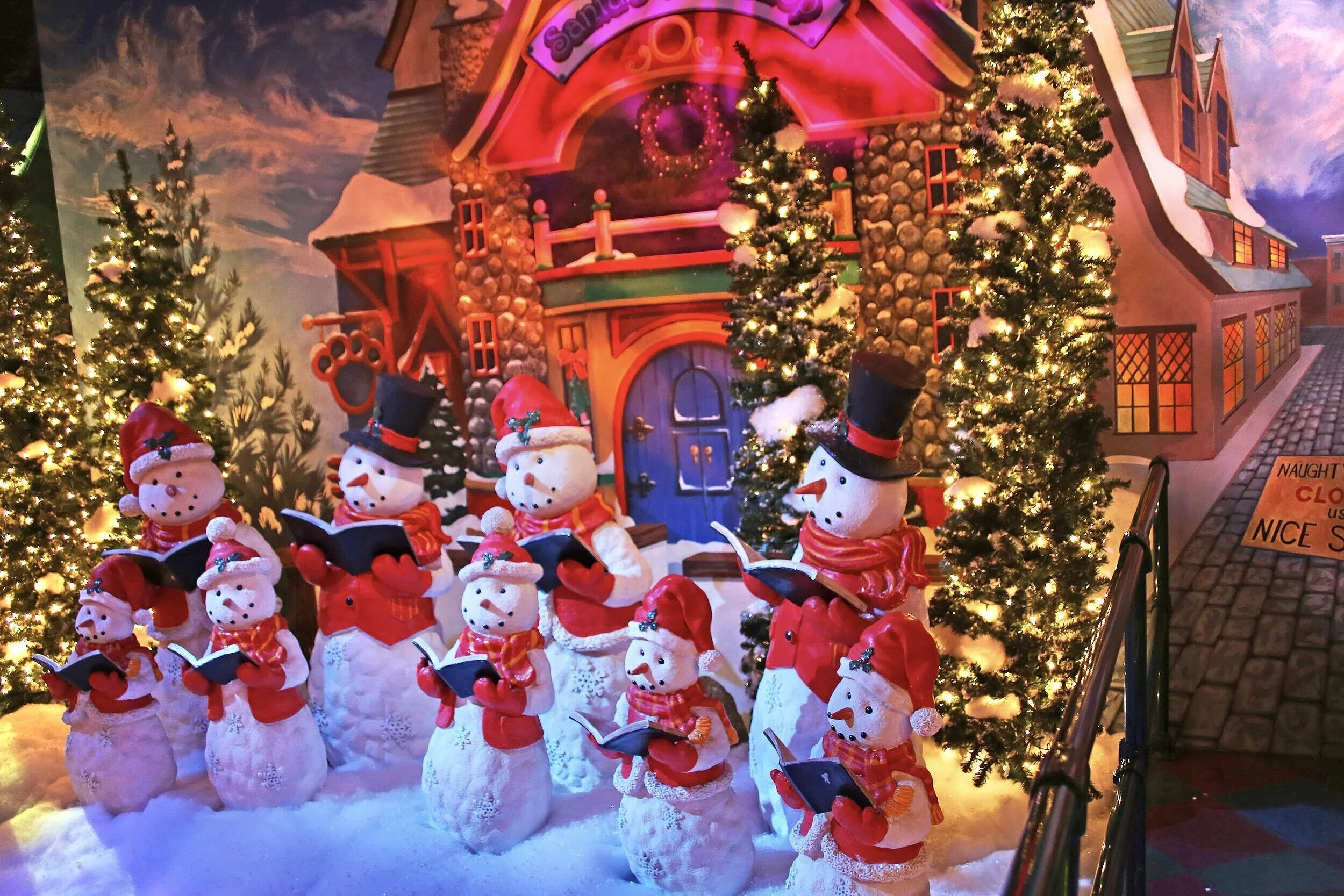 Your Guide to Macy’s Santaland 2023: Everything to Know  Adventurers Only