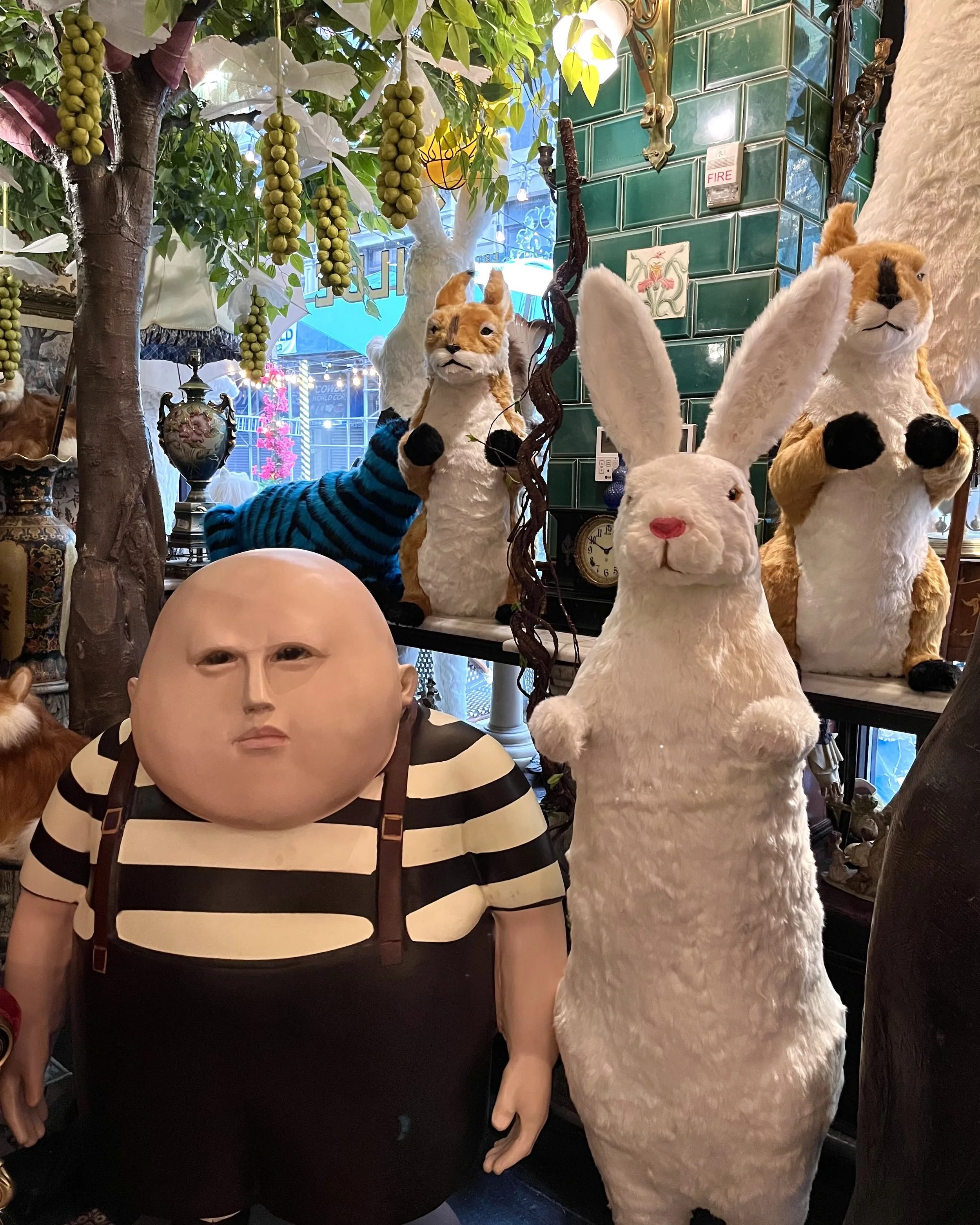 Oscar Wilde NYC Is Decked out in Alice in Wonderland Decor The Exploreist