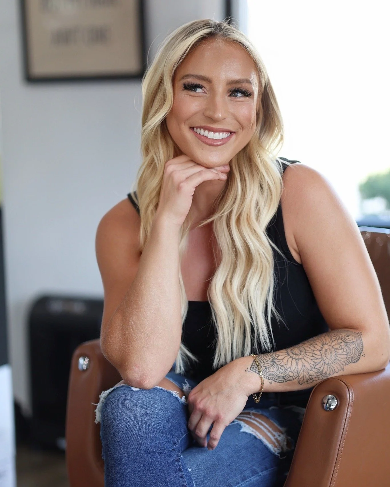 ✨ Stylist Spotlight: Mackenzie ✨

We&rsquo;re shining the light on one of our blonding queens 👑

With over 5 years of experience in the beauty industry, Mackenzie brings creativity, skill, and a warm, personal touch to every appointment.

Specialtie